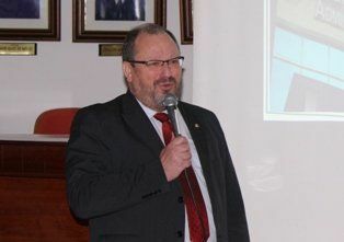 Mauro Krauz defende a educação como pilar do desenvolvimento.